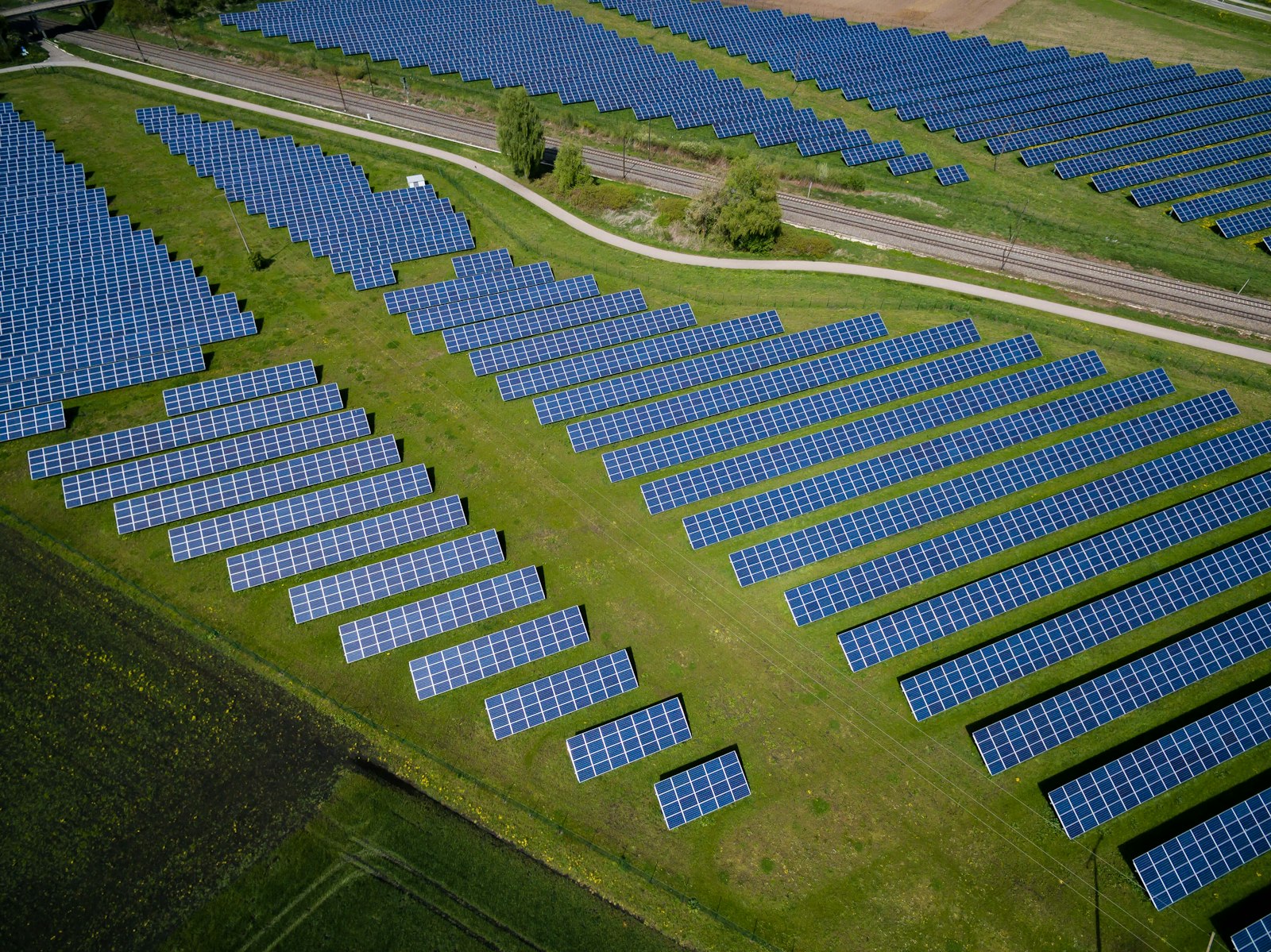 Community Solar: Structure, Financing, and Governance